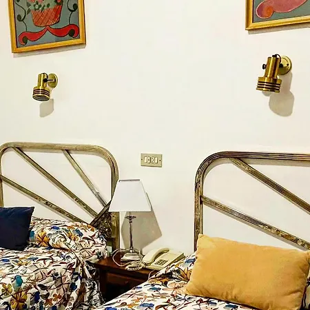 Hostal Pirineos Guest house Barbastro