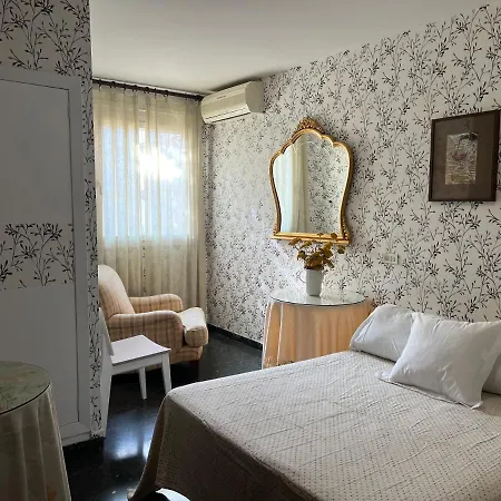 Guest house Hostal Pirineos