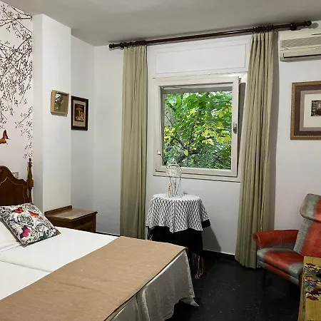 Hostal Pirineos 2*