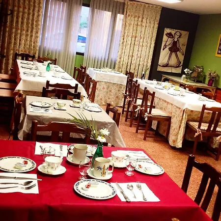 Guest house Hostal Pirineos 2*