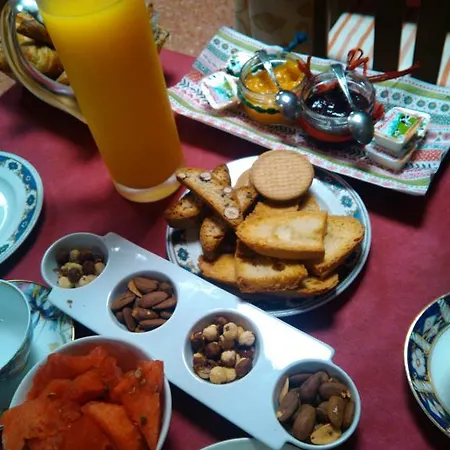 Guest house Hostal Pirineos