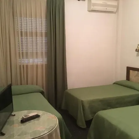 Hostal Pirineos 2*