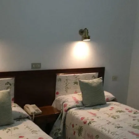 Hostal Pirineos Barbastro
