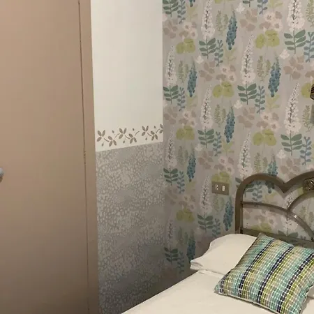 Hostal Pirineos Guest house 2*