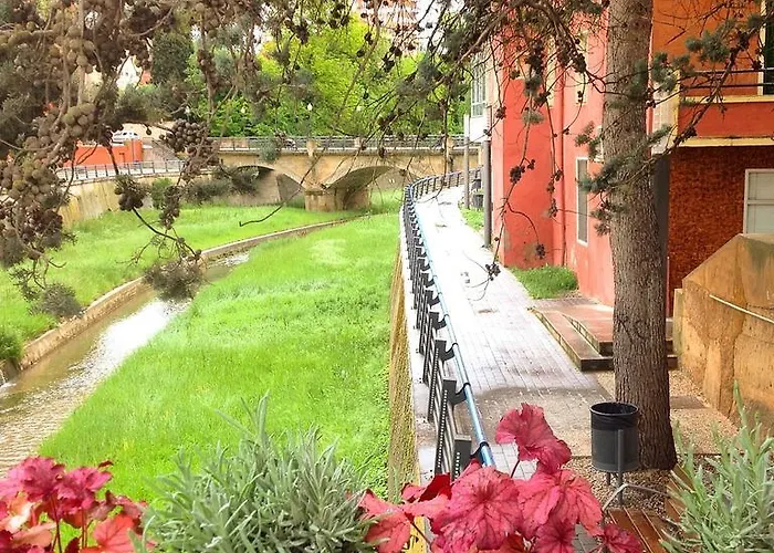 Pirineos ゲストハウス バルバストロ