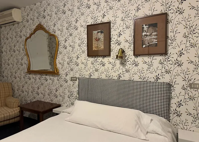 Pirineos ゲストハウス 3*