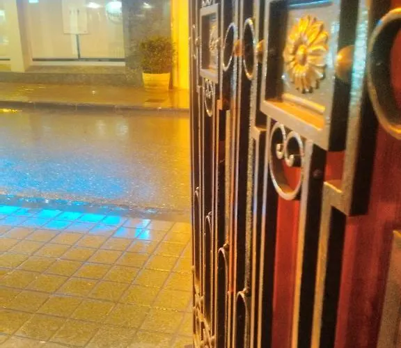 ゲストハウス Pirineos バルバストロ