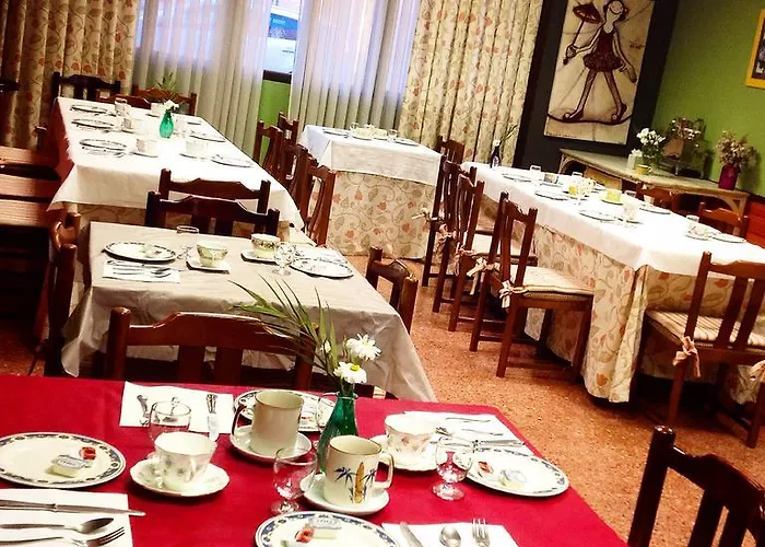 ゲストハウス Pirineos 3*