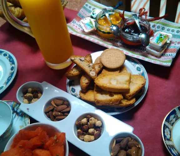 ゲストハウス Pirineos